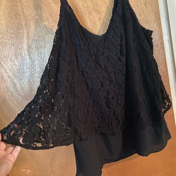 Black tank - Picture 2 of 2